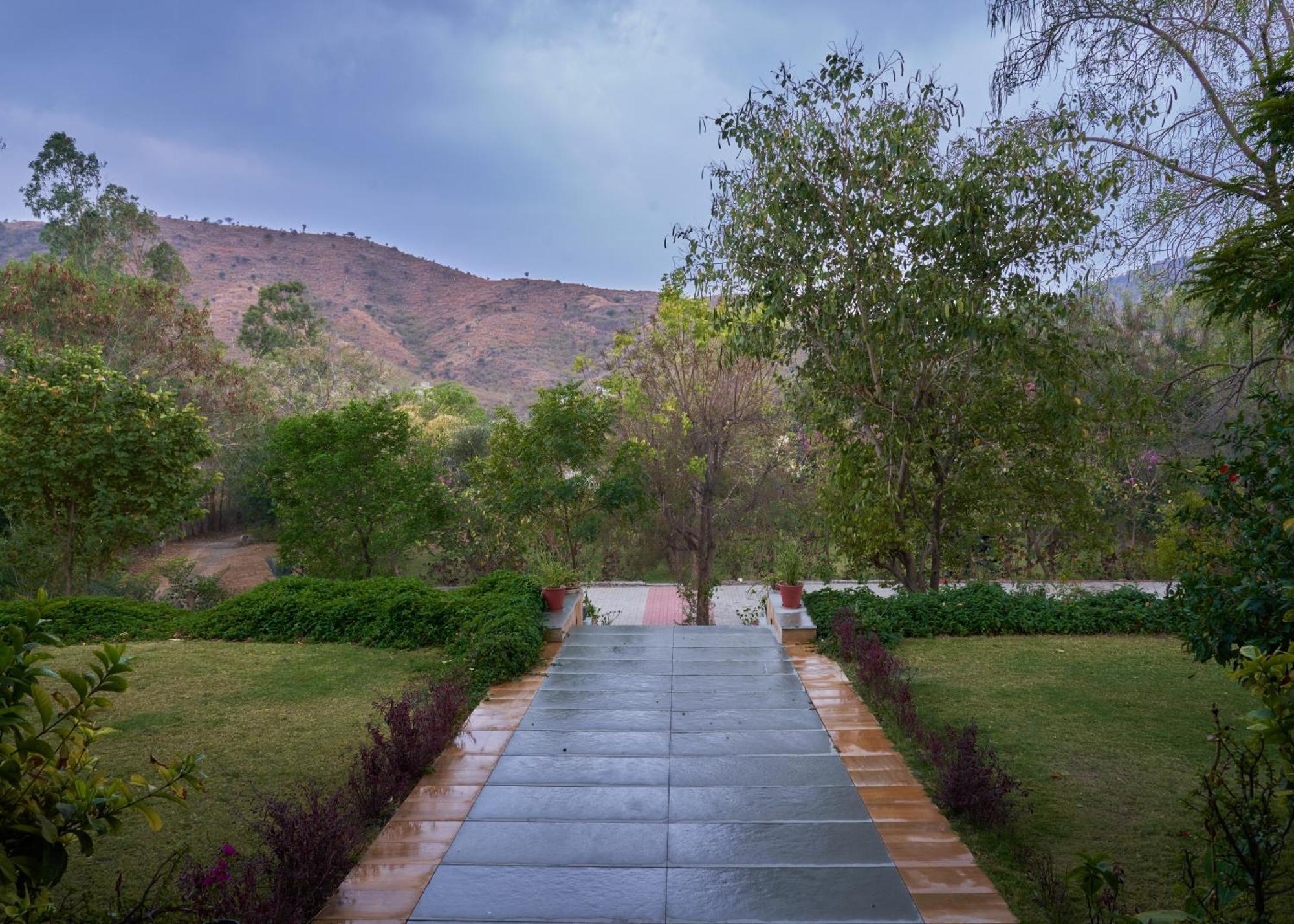 The Hunting Lodge Resort Udaipur - Villas & Pool Dabok Екстер'єр фото